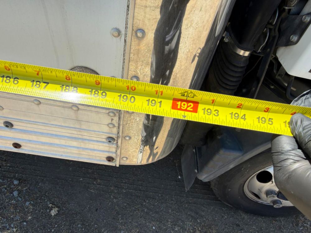 2008 Single Mitsubishi Fuso Box Truck W/Liftgate