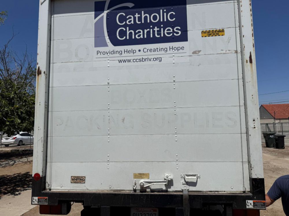 2008 Single Mitsubishi Fuso Box Truck W/Liftgate