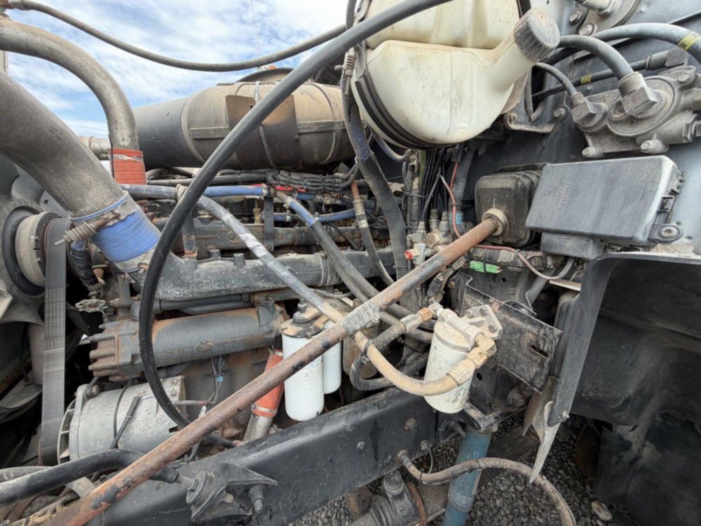 2000 Mack CH613 Sleeper Truck
