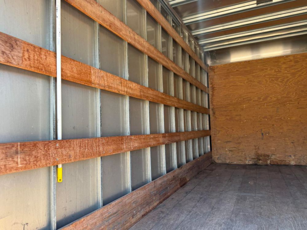 2008 Single Mitsubishi Fuso Box Truck W/Liftgate