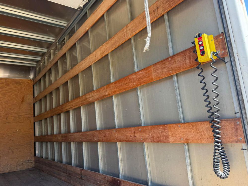 2008 Single Mitsubishi Fuso Box Truck W/Liftgate