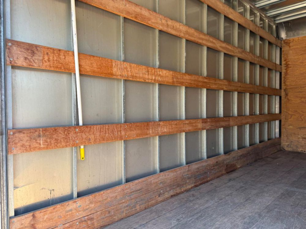 2008 Single Mitsubishi Fuso Box Truck W/Liftgate