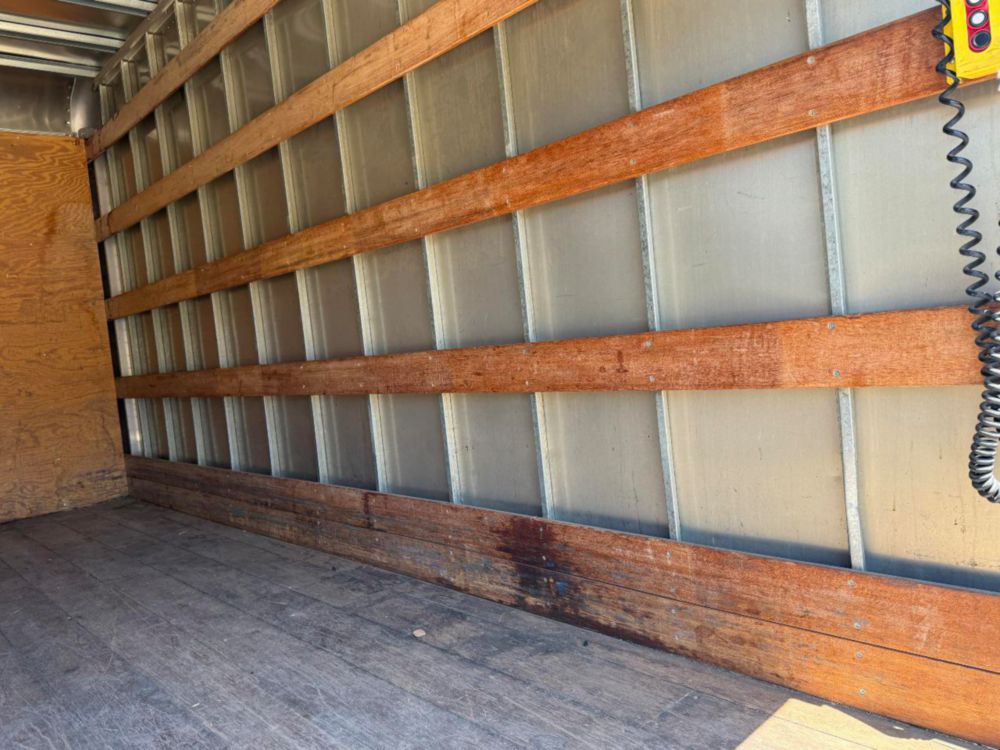 2008 Single Mitsubishi Fuso Box Truck W/Liftgate