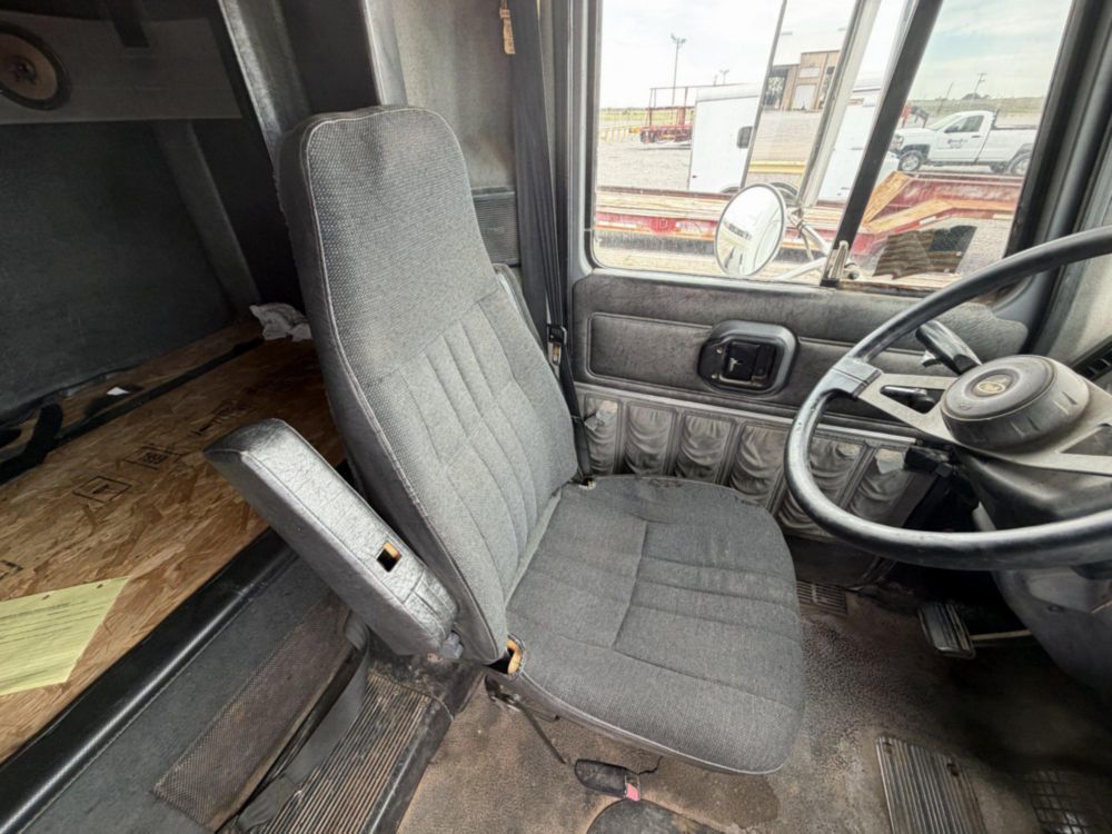 2000 Mack CH613 Sleeper Truck