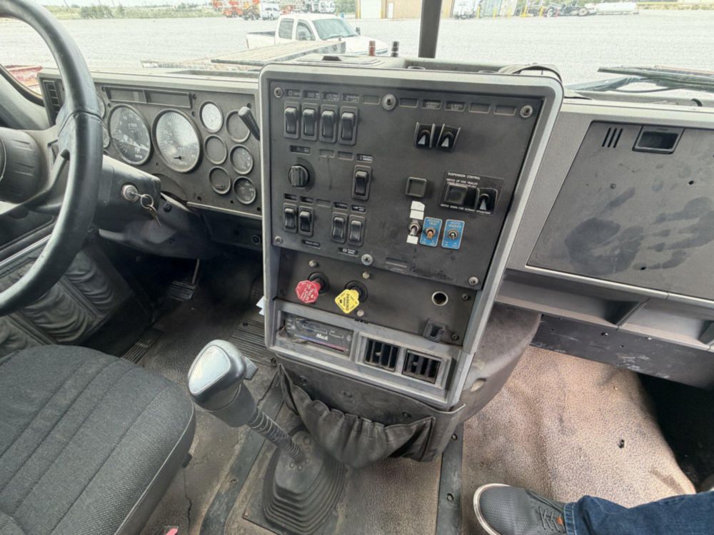 2000 Mack CH613 Sleeper Truck