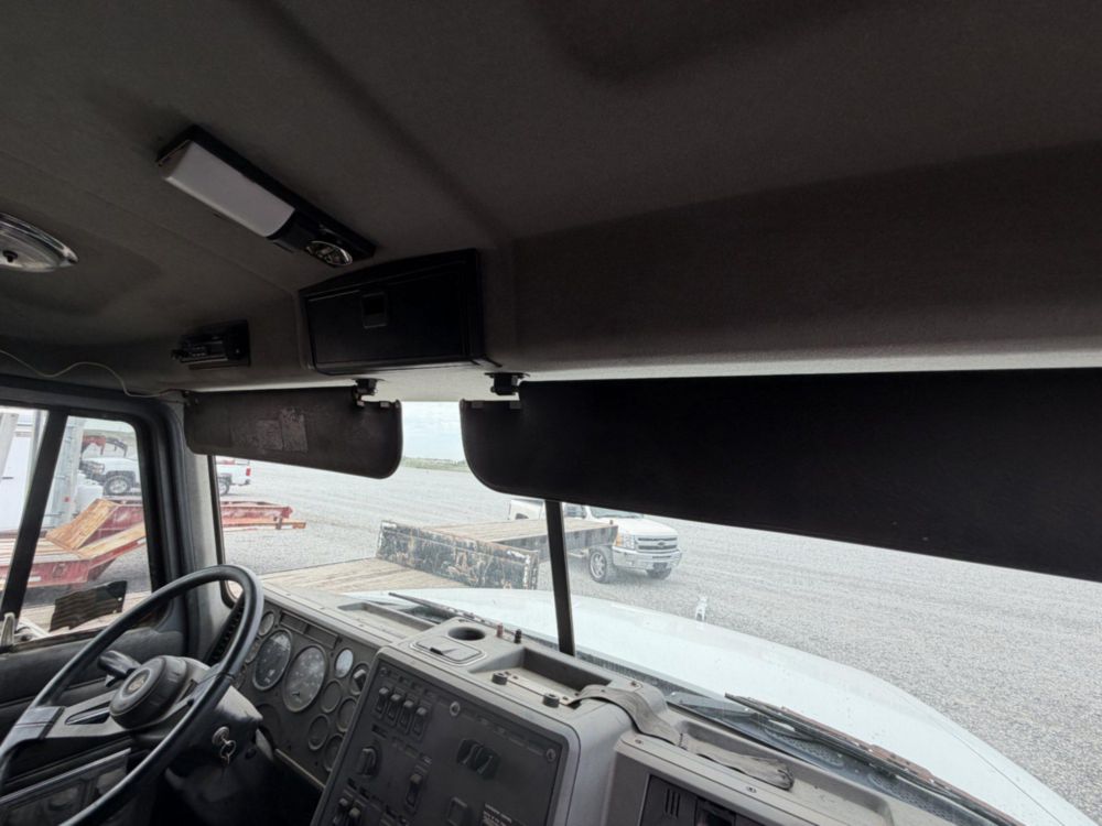 2000 Mack CH613 Sleeper Truck