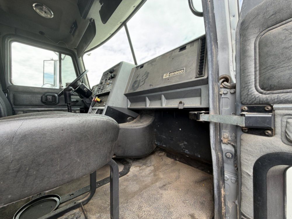 2000 Mack CH613 Sleeper Truck