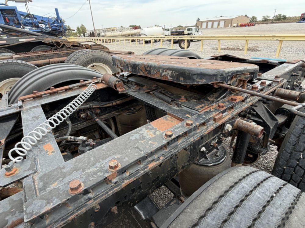 2000 Mack CH613 Sleeper Truck