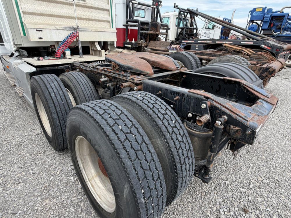 2000 Mack CH613 Sleeper Truck