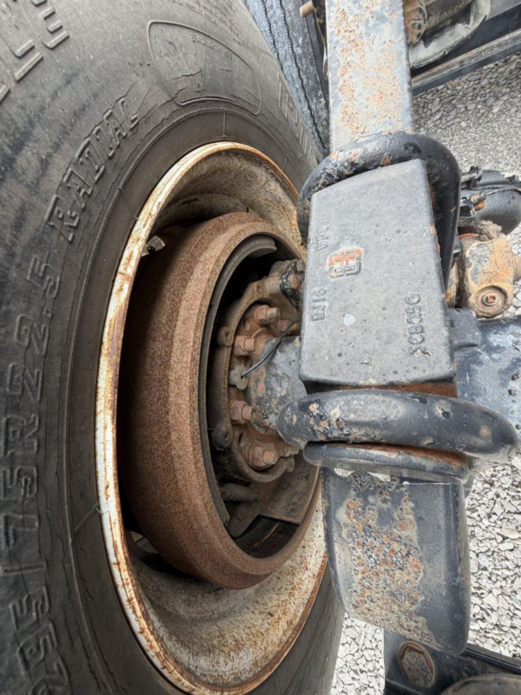 2000 Mack CH613 Sleeper Truck
