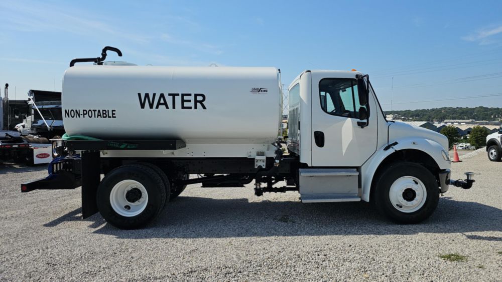 2016 Freightliner M2106 4x2 With A New Load King 2500 Gallon Water Tank