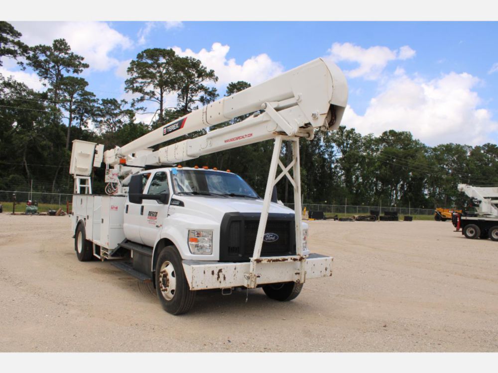 2019 Ford F-750 Crew Cab 4x2 Terex TC-65 Bucket Truck