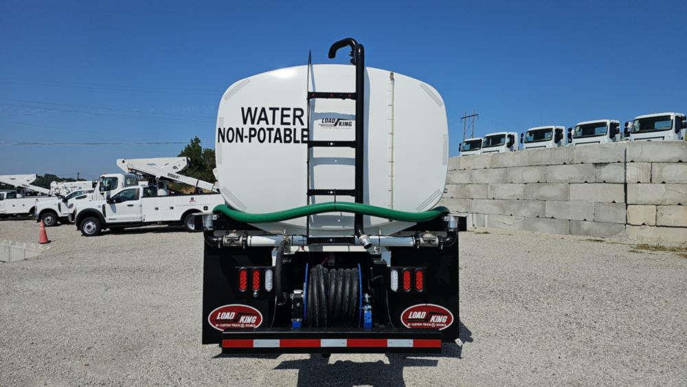 2016 Freightliner M2106 4x2 With A New Load King 2500 Gallon Water Tank