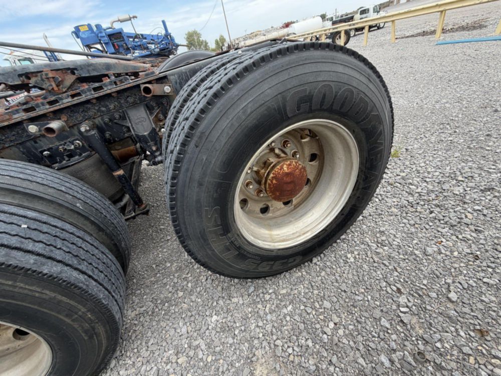 2000 Mack CH613 Sleeper Truck