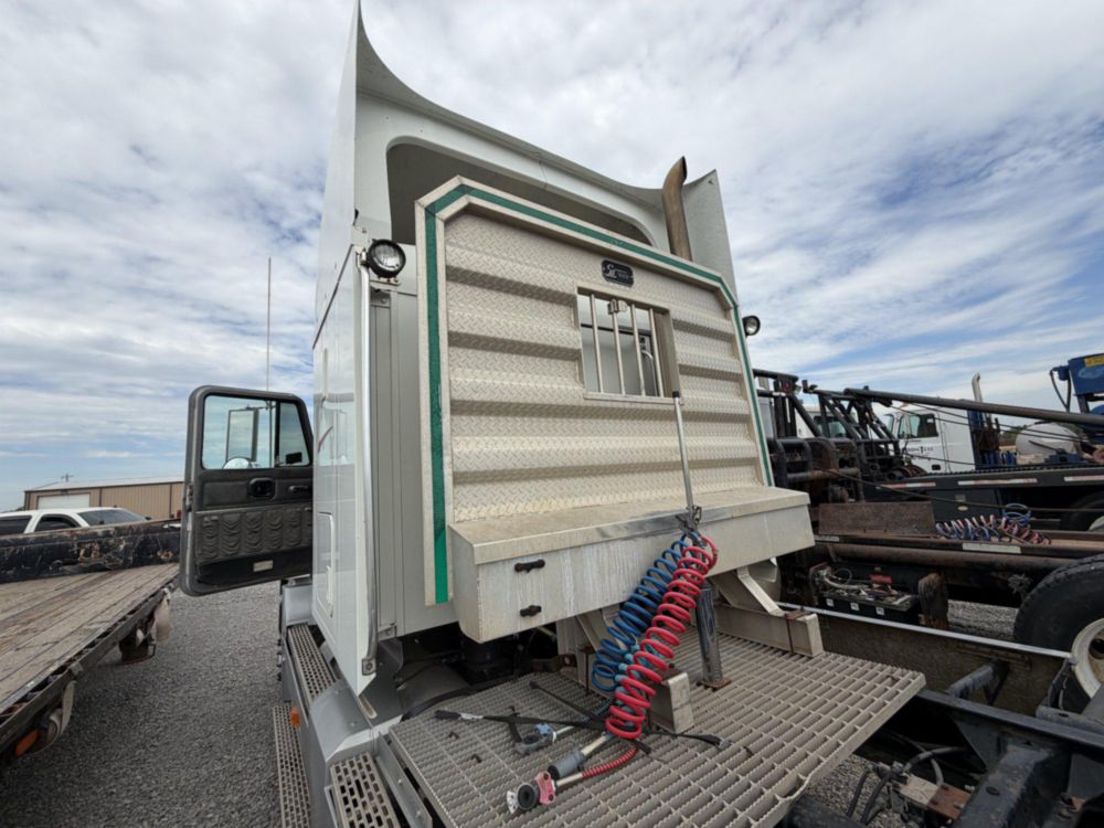 2000 Mack CH613 Sleeper Truck