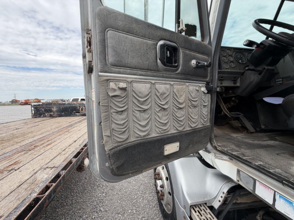 2000 Mack CH613 Sleeper Truck