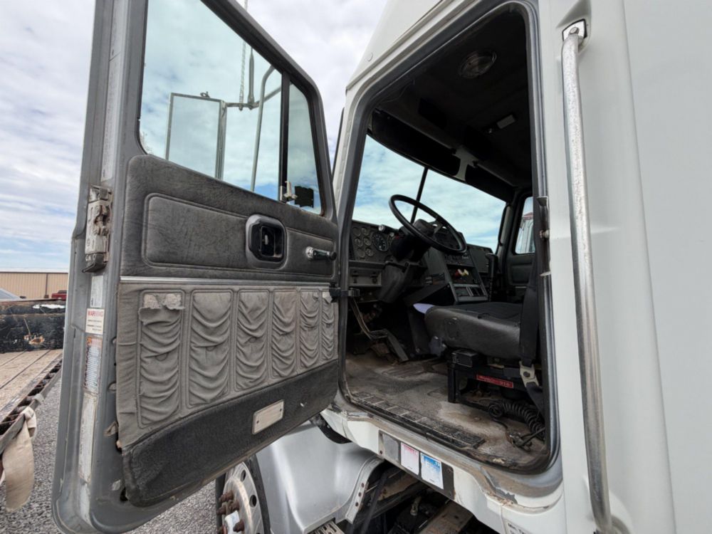 2000 Mack CH613 Sleeper Truck