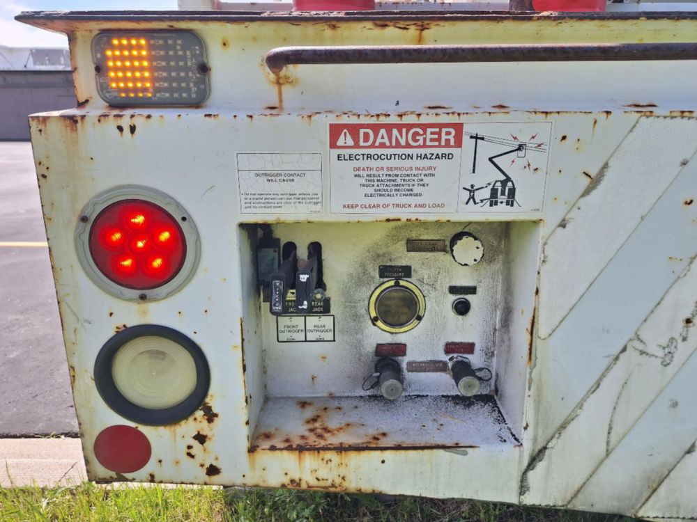 2008 Sterling Acterra Tandem Axle Simon-Telelect 55' Bucket Truck