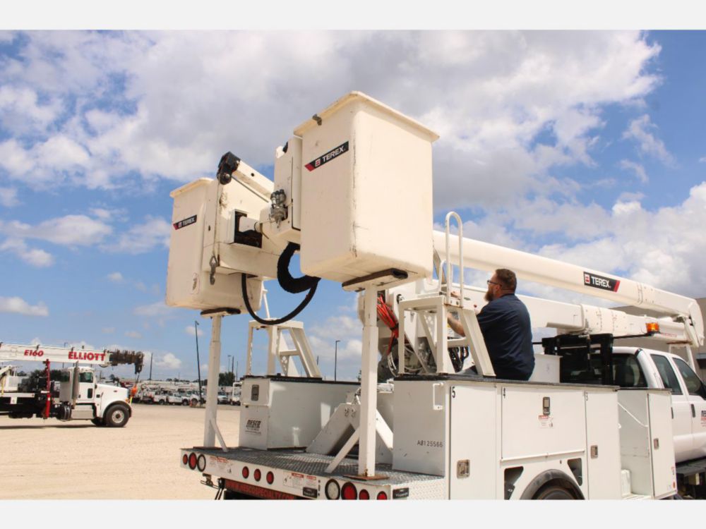 2019 Ford F-750 Crew Cab 4x2 Terex TC-65 Bucket Truck