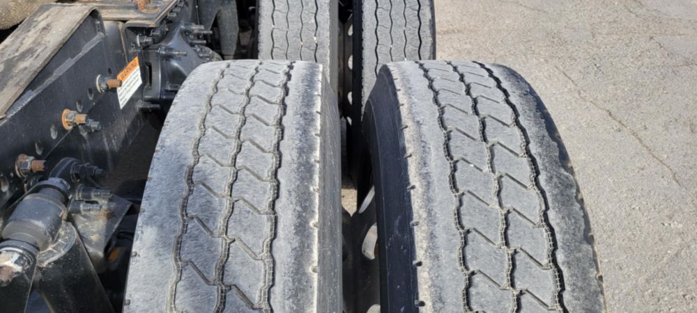 2019 Freightliner Cascadia Tandem Day Cab Tractor