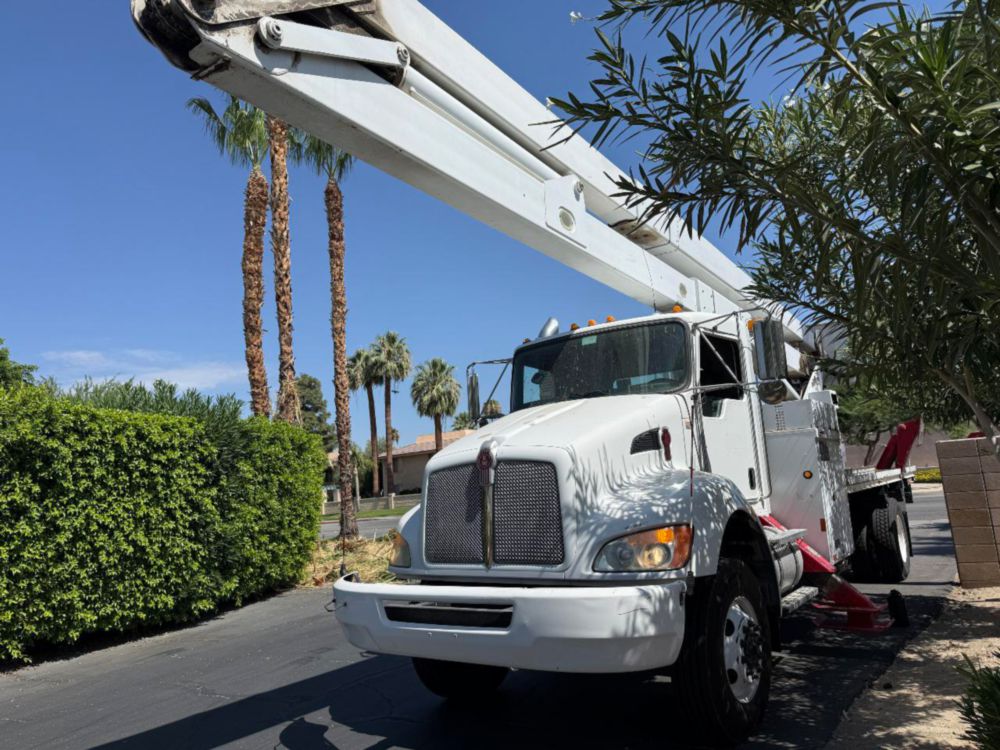 2010 Kenworth T-300 Lift-All LAN/HD-75-2F Bucket Truck