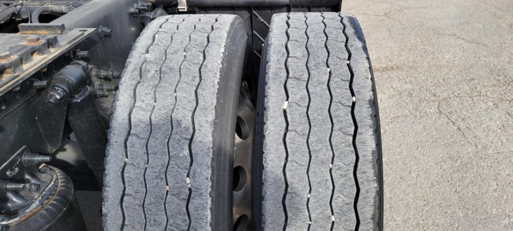 2019 Freightliner Cascadia Tandem Day Cab Tractor