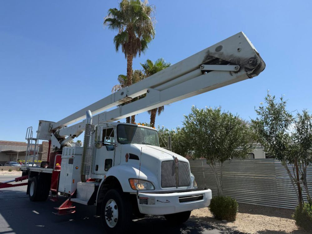 2010 Kenworth T-300 Lift-All LAN/HD-75-2F Bucket Truck