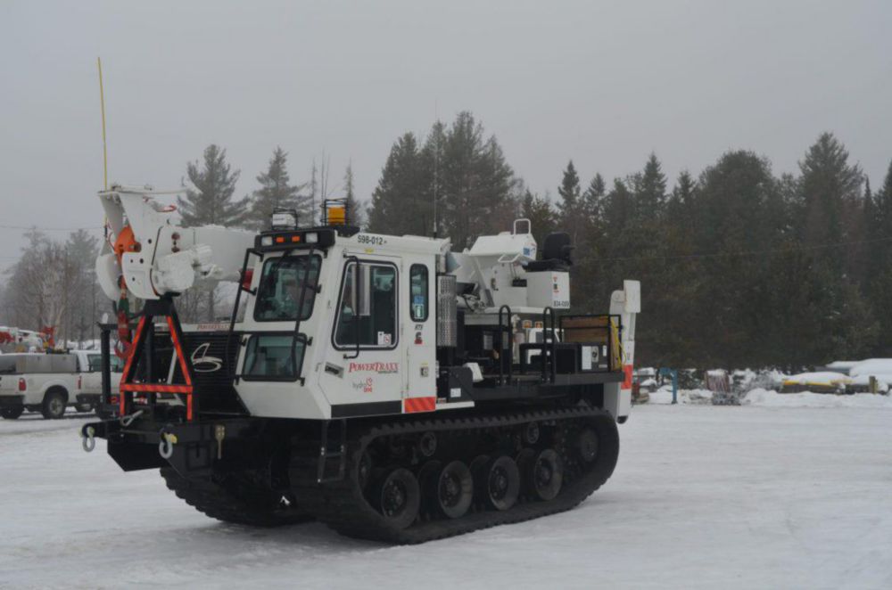 Enclosed Cab 21'7" Track Carrier