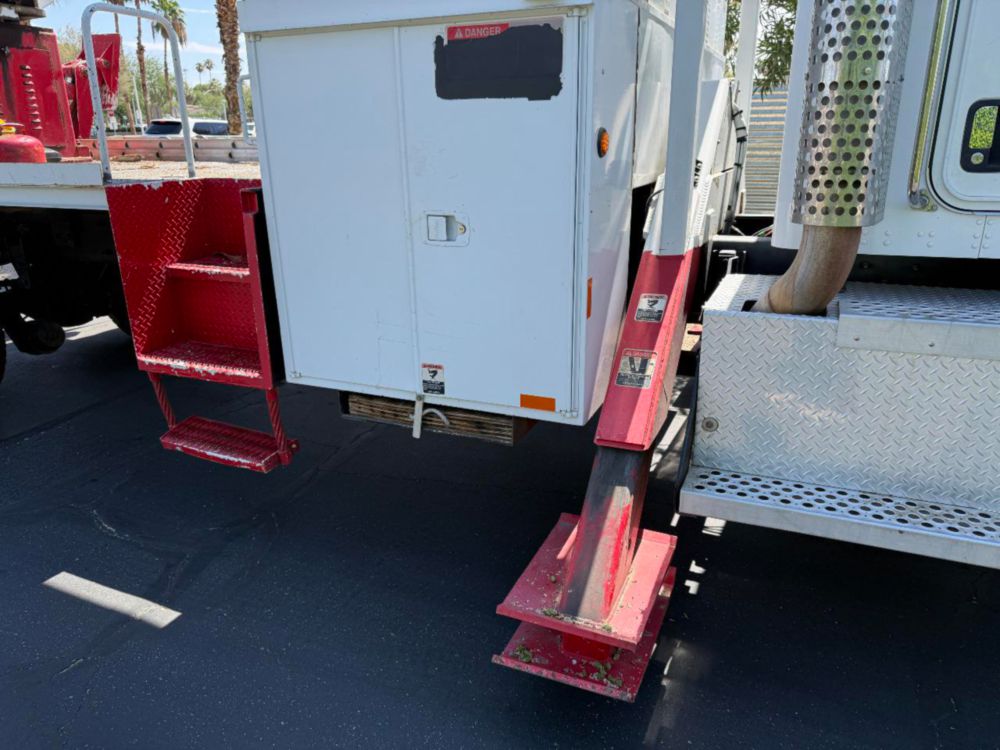2010 Kenworth T-300 Lift-All LAN/HD-75-2F Bucket Truck