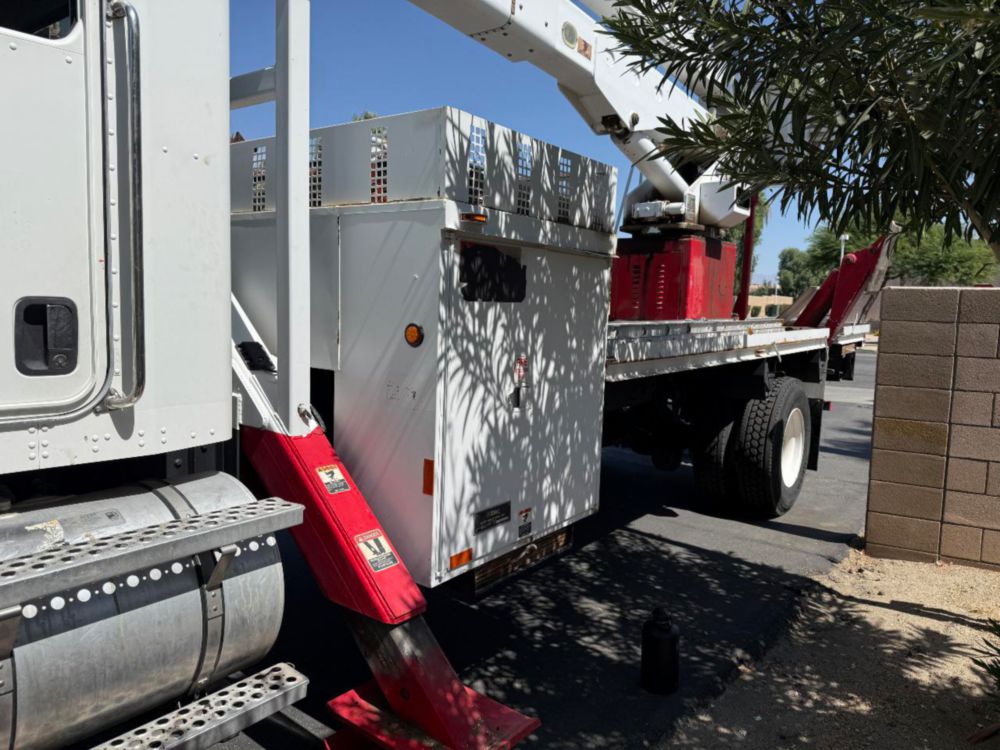 2010 Kenworth T-300 Lift-All LAN/HD-75-2F Bucket Truck
