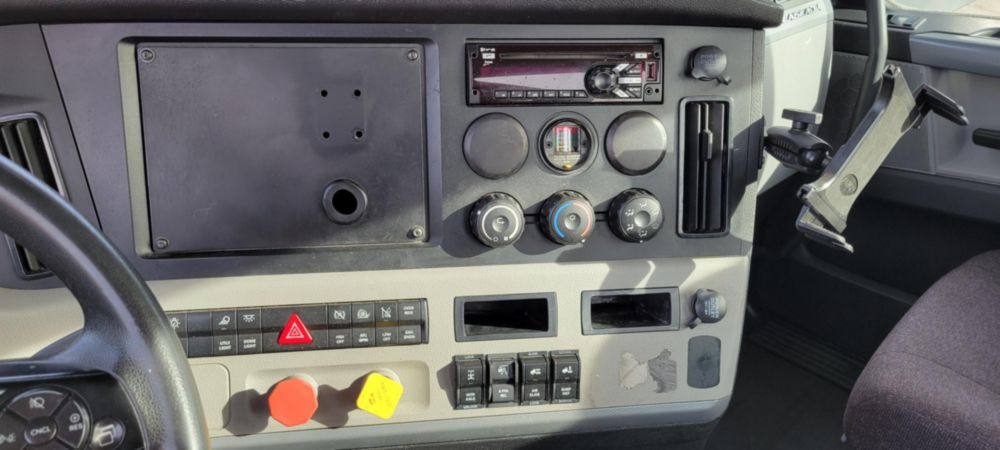 2019 Freightliner Cascadia Tandem Day Cab Tractor