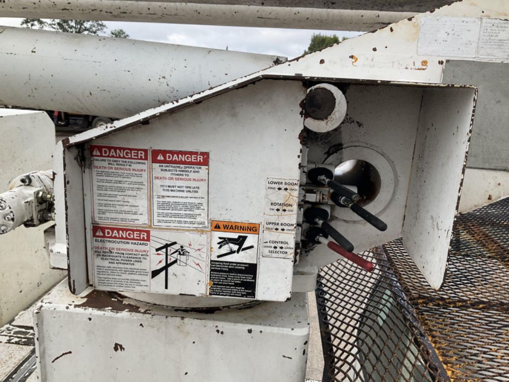 2002 Ford F-750 Terex Hi Ranger XT5 55' Forestry Bucket Truck