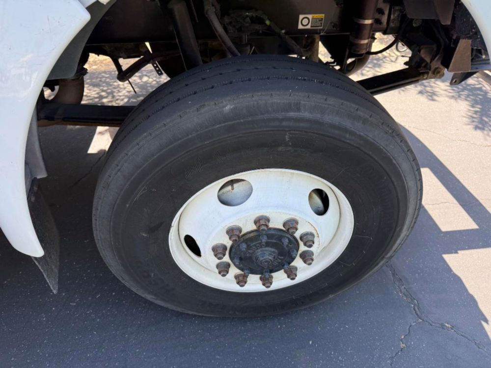 2010 Kenworth T-300 Lift-All LAN/HD-75-2F Bucket Truck