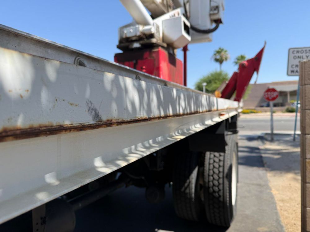 2010 Kenworth T-300 Lift-All LAN/HD-75-2F Bucket Truck