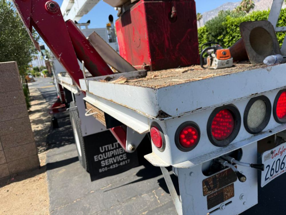 2010 Kenworth T-300 Lift-All LAN/HD-75-2F Bucket Truck