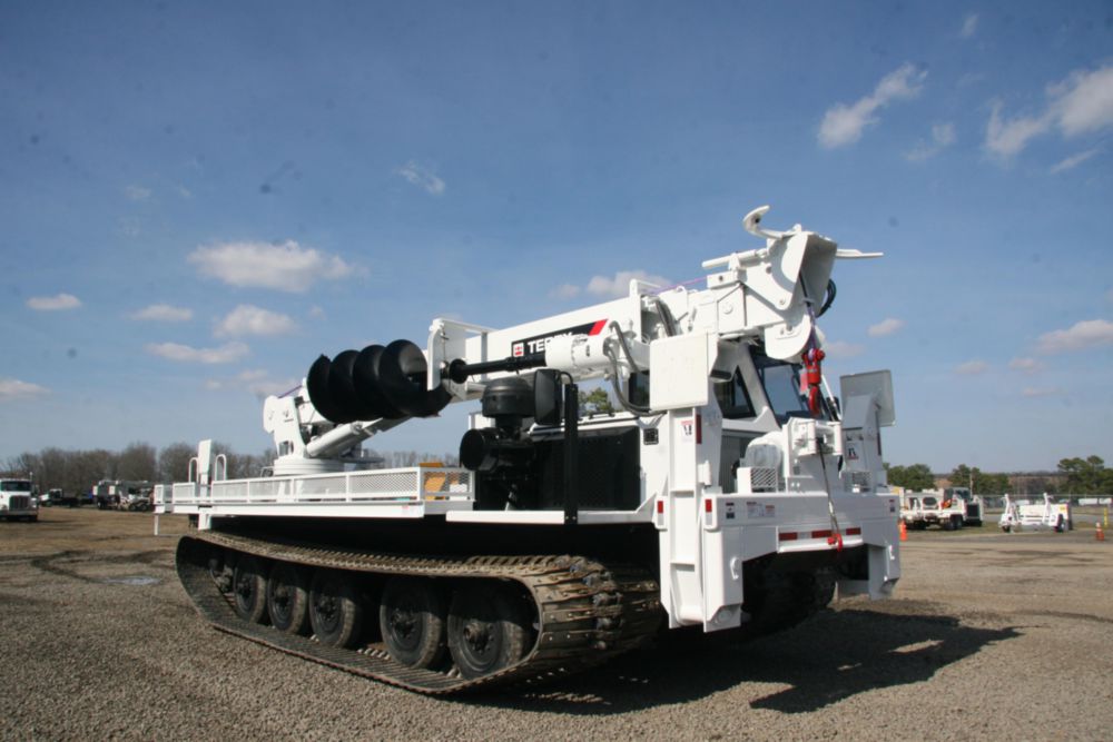 80.3 ft Track Digger Derrick
