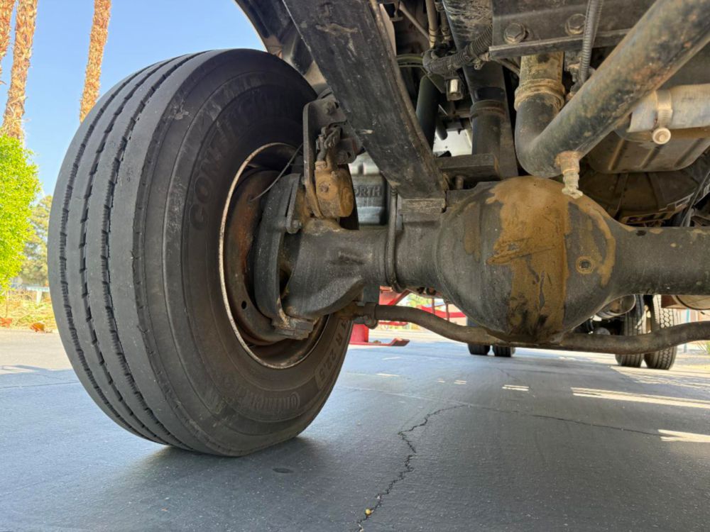 2010 Kenworth T-300 Lift-All LAN/HD-75-2F Bucket Truck