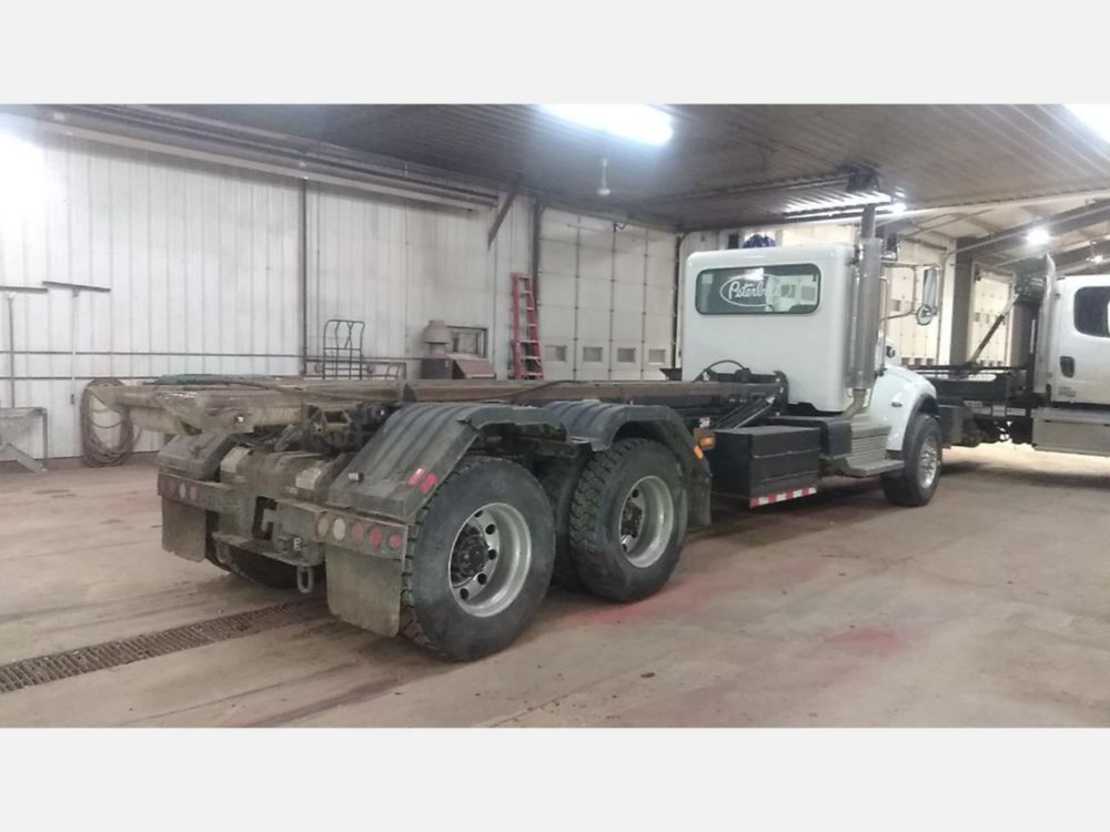 2021 Peterbilt 348 Tandem Galbreath U5-EX-174 Roll-Off Truck