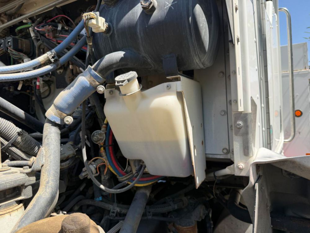 2010 Kenworth T-300 Lift-All LAN/HD-75-2F Bucket Truck