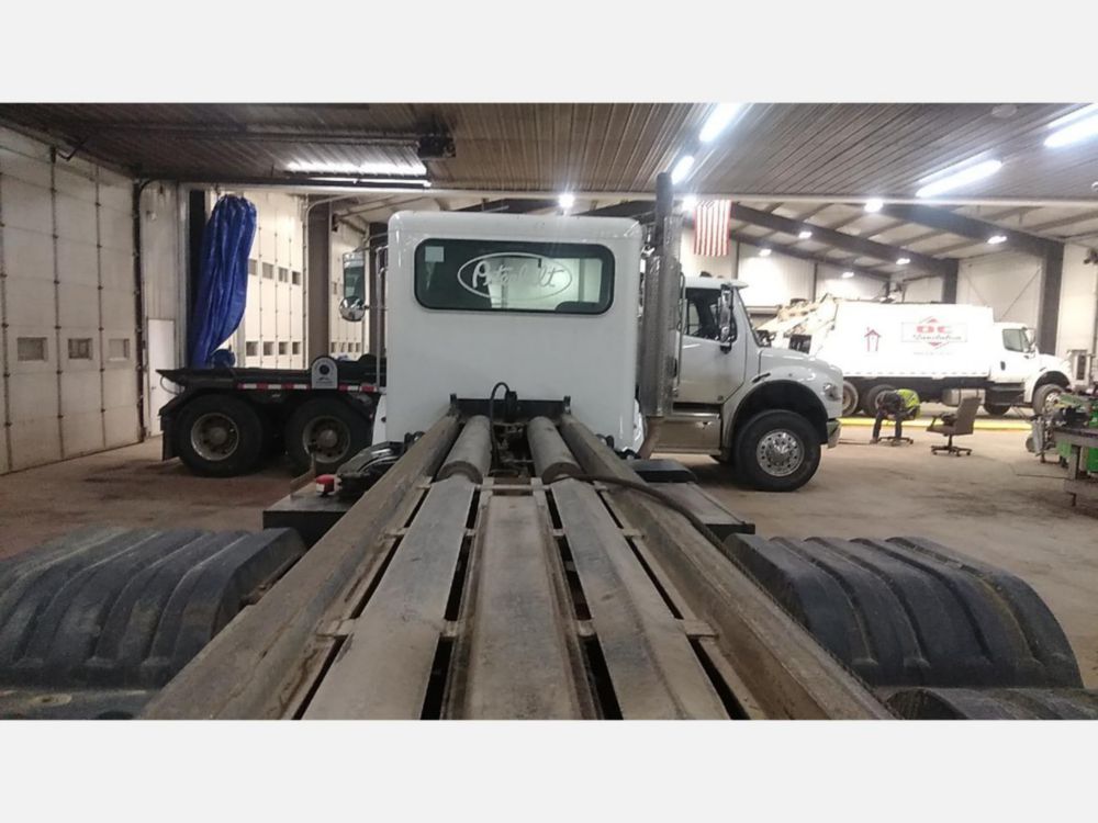 2021 Peterbilt 348 Tandem Galbreath U5-EX-174 Roll-Off Truck