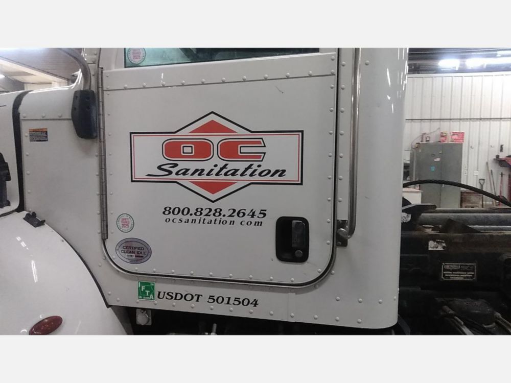2021 Peterbilt 348 Tandem Galbreath U5-EX-174 Roll-Off Truck