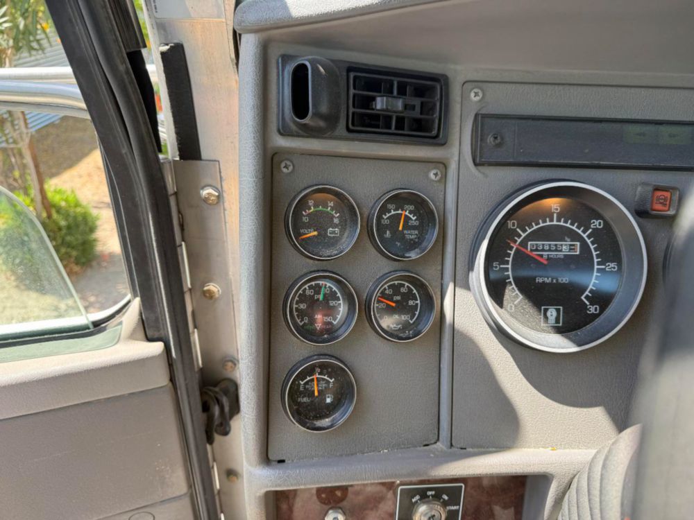 2010 Kenworth T-300 Lift-All LAN/HD-75-2F Bucket Truck