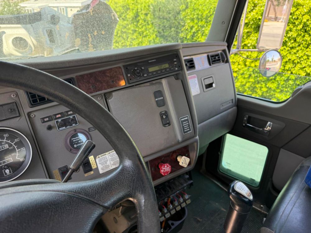 2010 Kenworth T-300 Lift-All LAN/HD-75-2F Bucket Truck