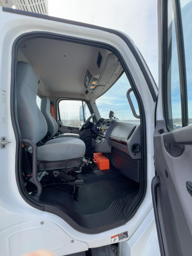 2018 Freightliner M2106 6x4 National 600H Hi-Rail Boom Truck