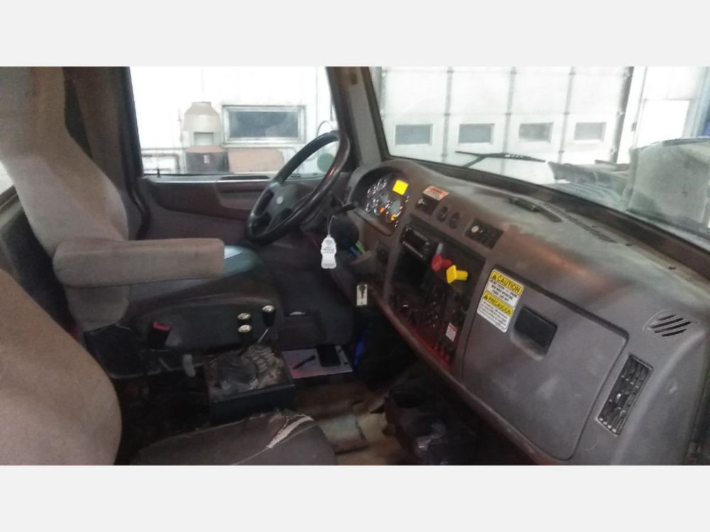 2021 Peterbilt 348 Tandem Galbreath U5-EX-174 Roll-Off Truck