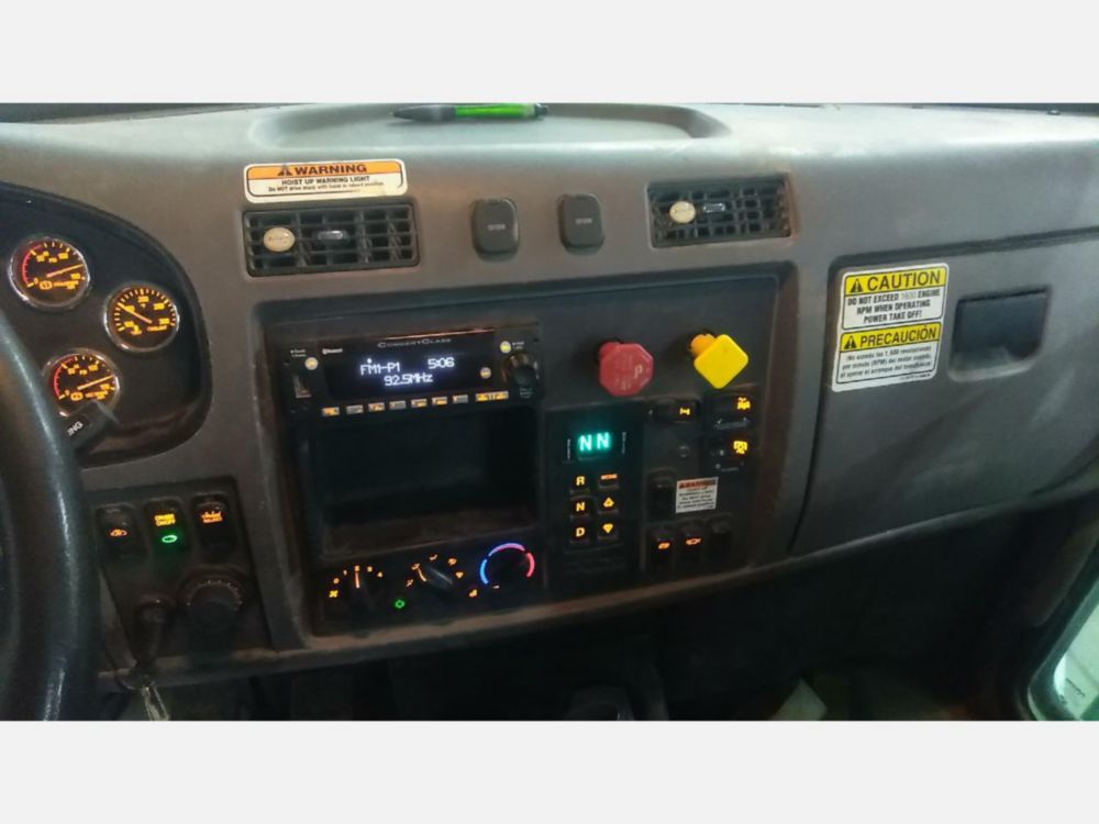 2021 Peterbilt 348 Tandem Galbreath U5-EX-174 Roll-Off Truck