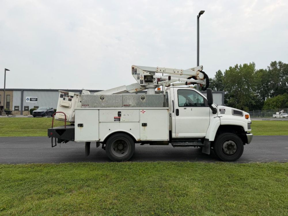 2007 GMC 5500 Altec 37-G Altec Bucket Truck