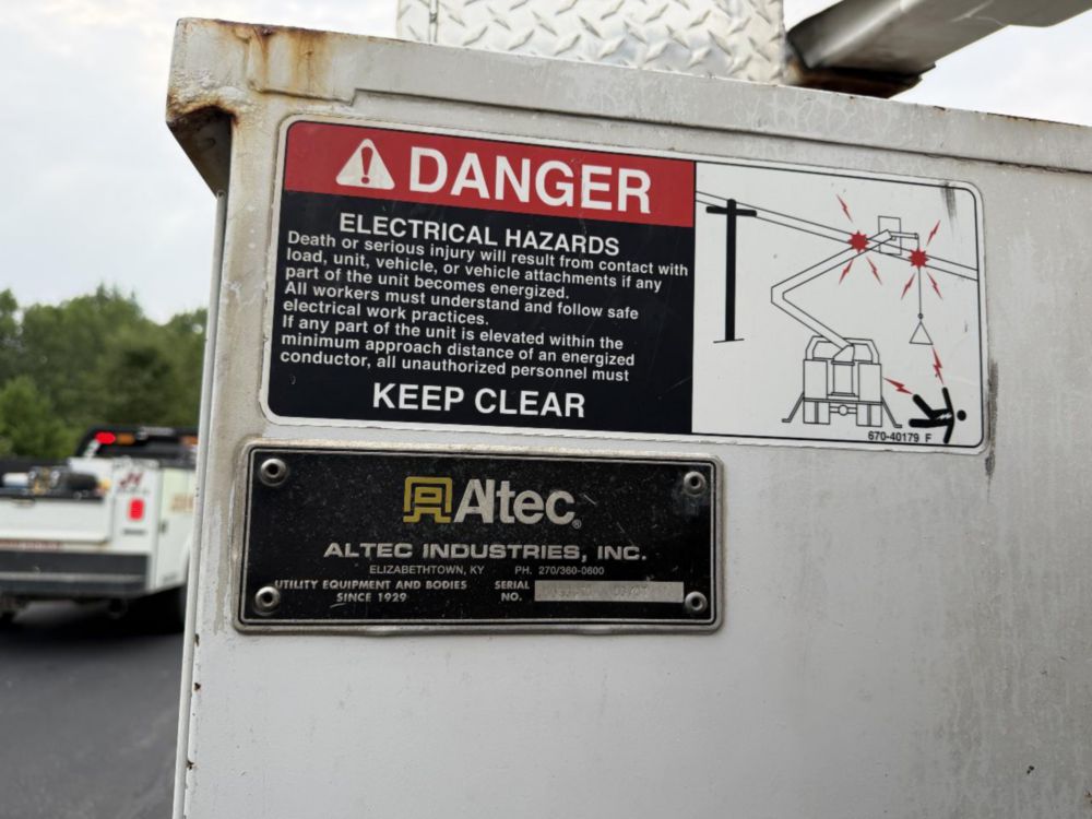 2007 GMC 5500 Altec 37-G Altec Bucket Truck
