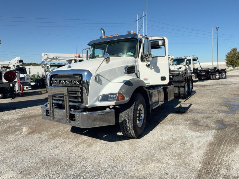 2026 Mack GR64BR 6x4 Galbreath U5-OR-174 Roll-Off Truck