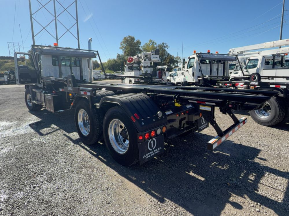 2026 Mack GR64BR 6x4 Galbreath U5-OR-174 Roll-Off Truck